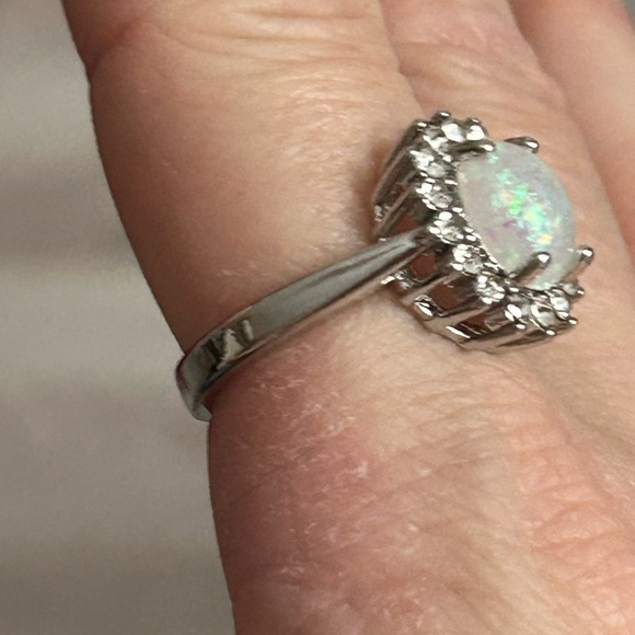 5/$25 woman Elegant Silver Opal Ring size 10 🥰 - Picture 3 of 7